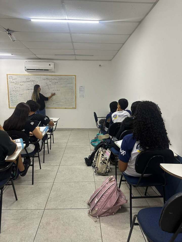 Aula no Colégio e Curso Serrano